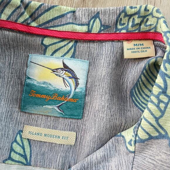 Tommy Bahama Men 100% Silk Hawaiian Shirt Medium Gray Blue Marlin Floral Print - Picture 2 of 10